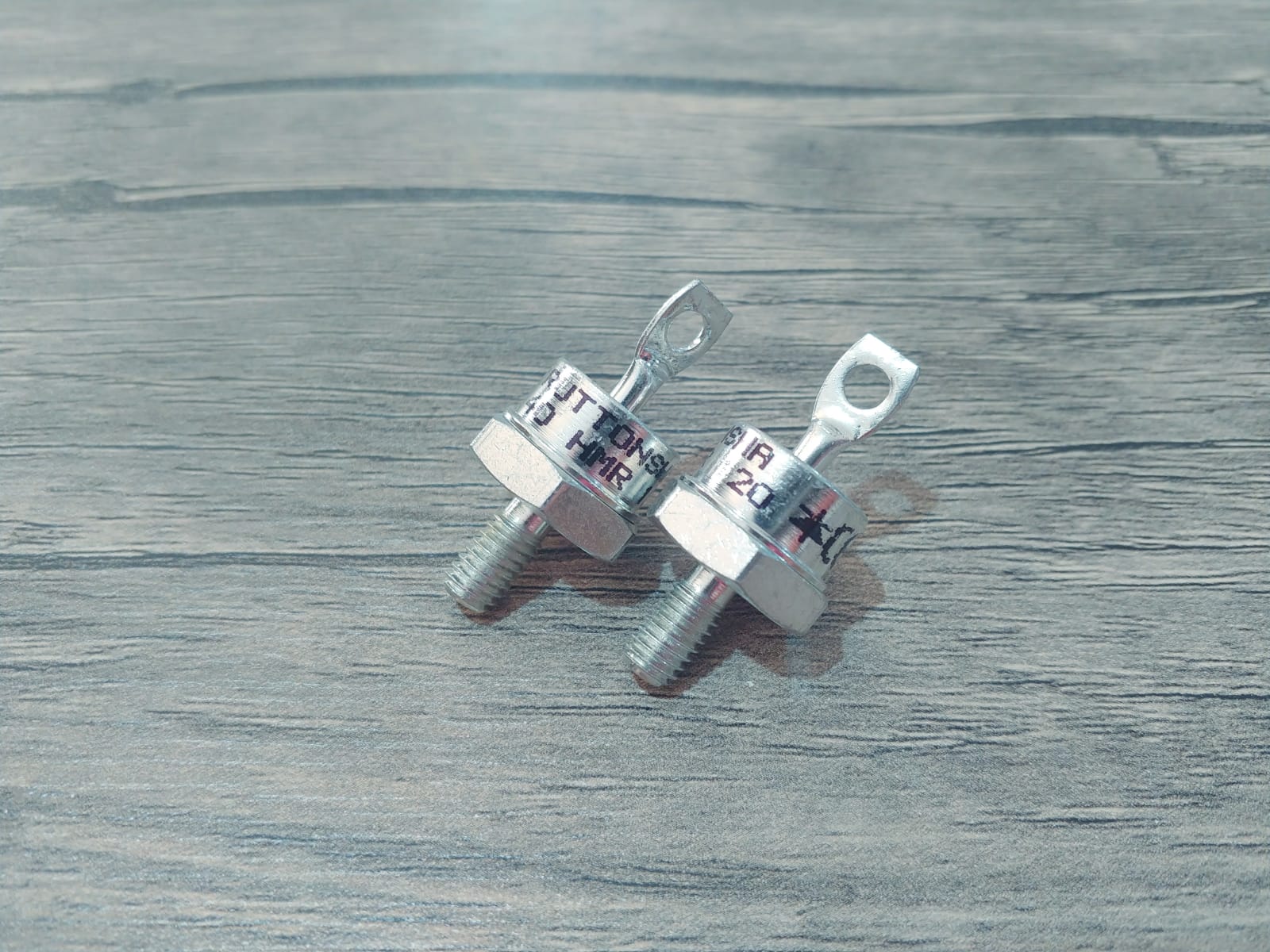 40HMR120     40 AMPER 1200V  VİDALI DİYOT ANOT