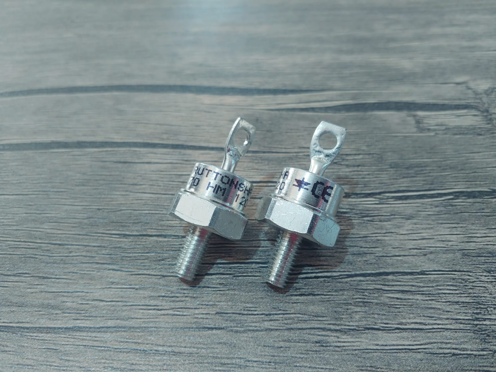 70HM120    70 AMPER 1200V  VİDALI DİYOT KATOT