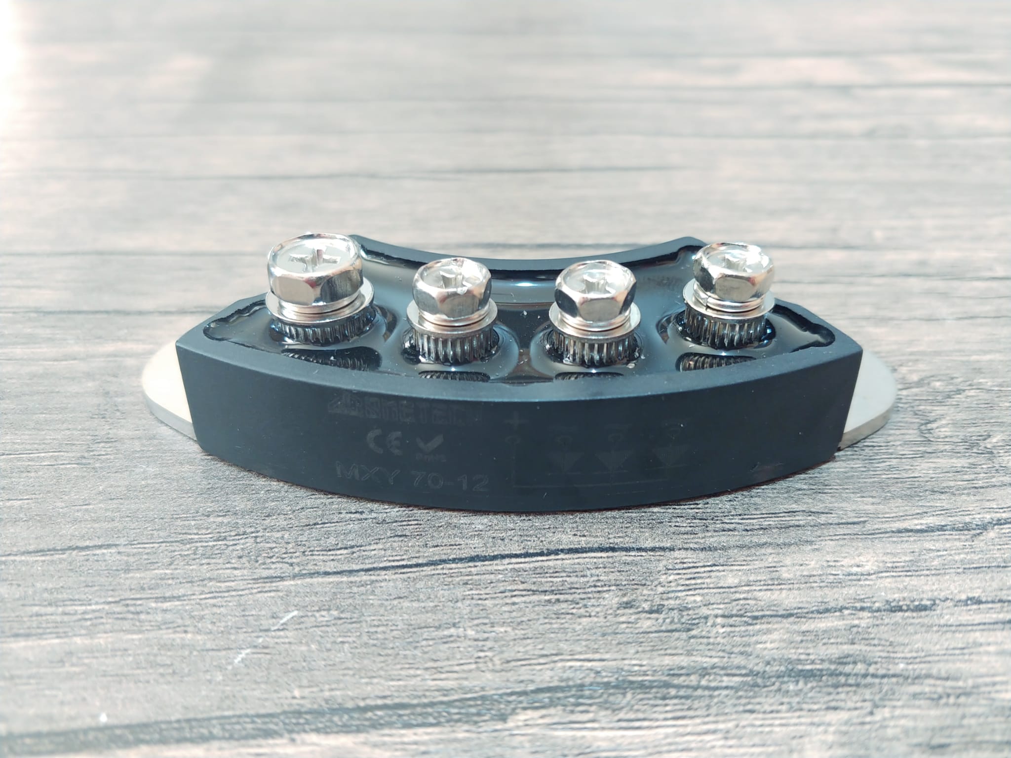 MXY70-12    M25 KASA  70 AMPER 1200 VOLT JENERATÖR DİYOT