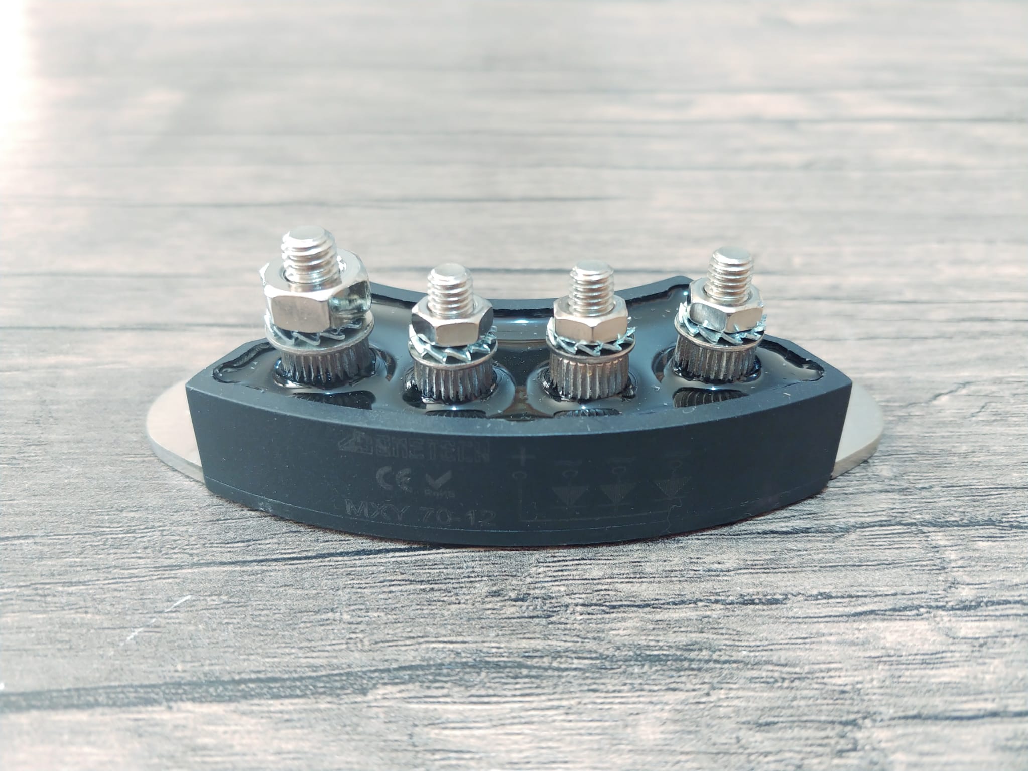 MXY70-12   M26  KASA  70 AMPER 1200 VOLT JENERATÖR DİYOT